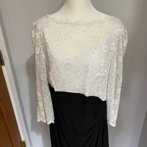 Alex Evenings Black & White Lace/Polyester Spandex dress! Alex designer